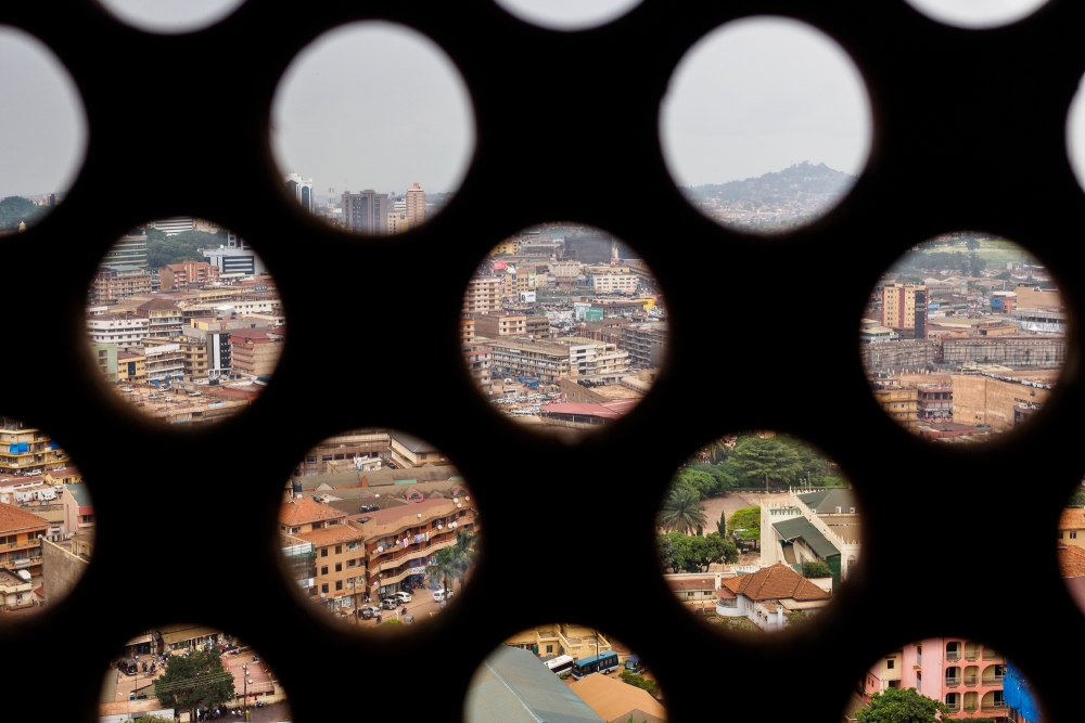 Löchriger Blick auf Kampala